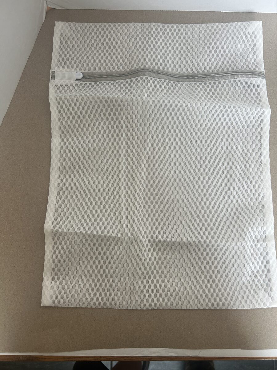 Zippered mesh washable laundry bag for youth sports uniforms and gear